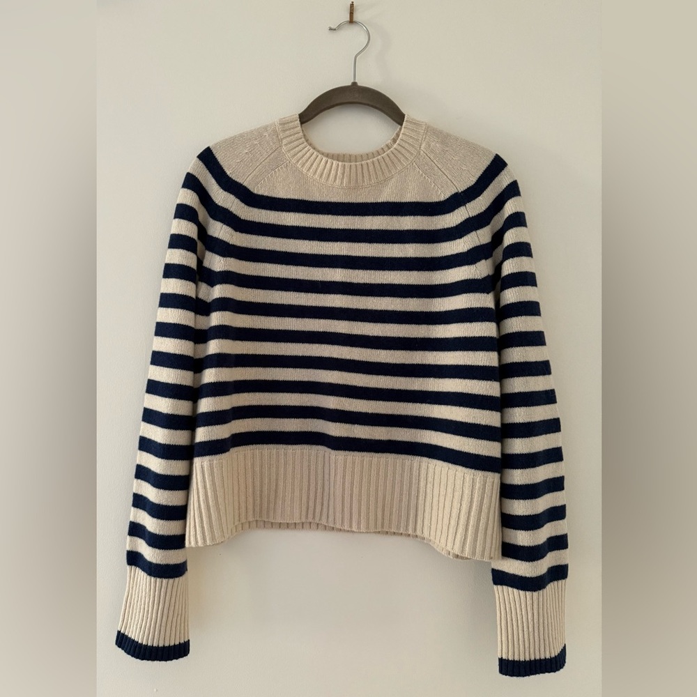 Everlane boxy crew recycled cashmere sweater, size xs